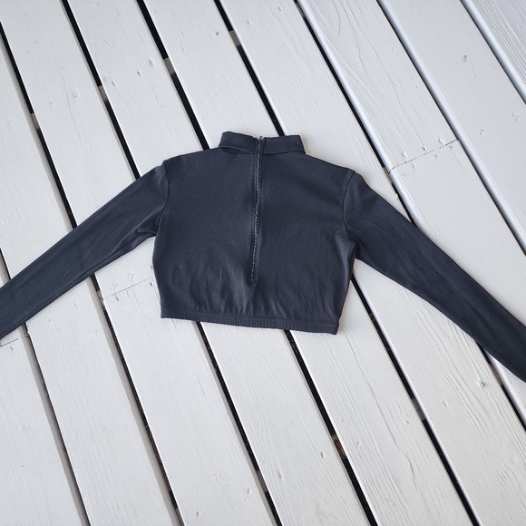 S cropped Turtleneck w back zipper - Picture 10 of 10